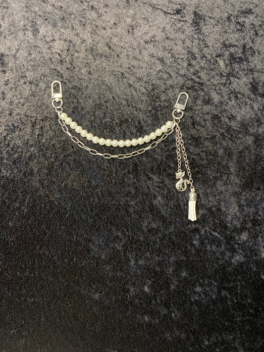 Pearl Luxe Charm – White & Silver